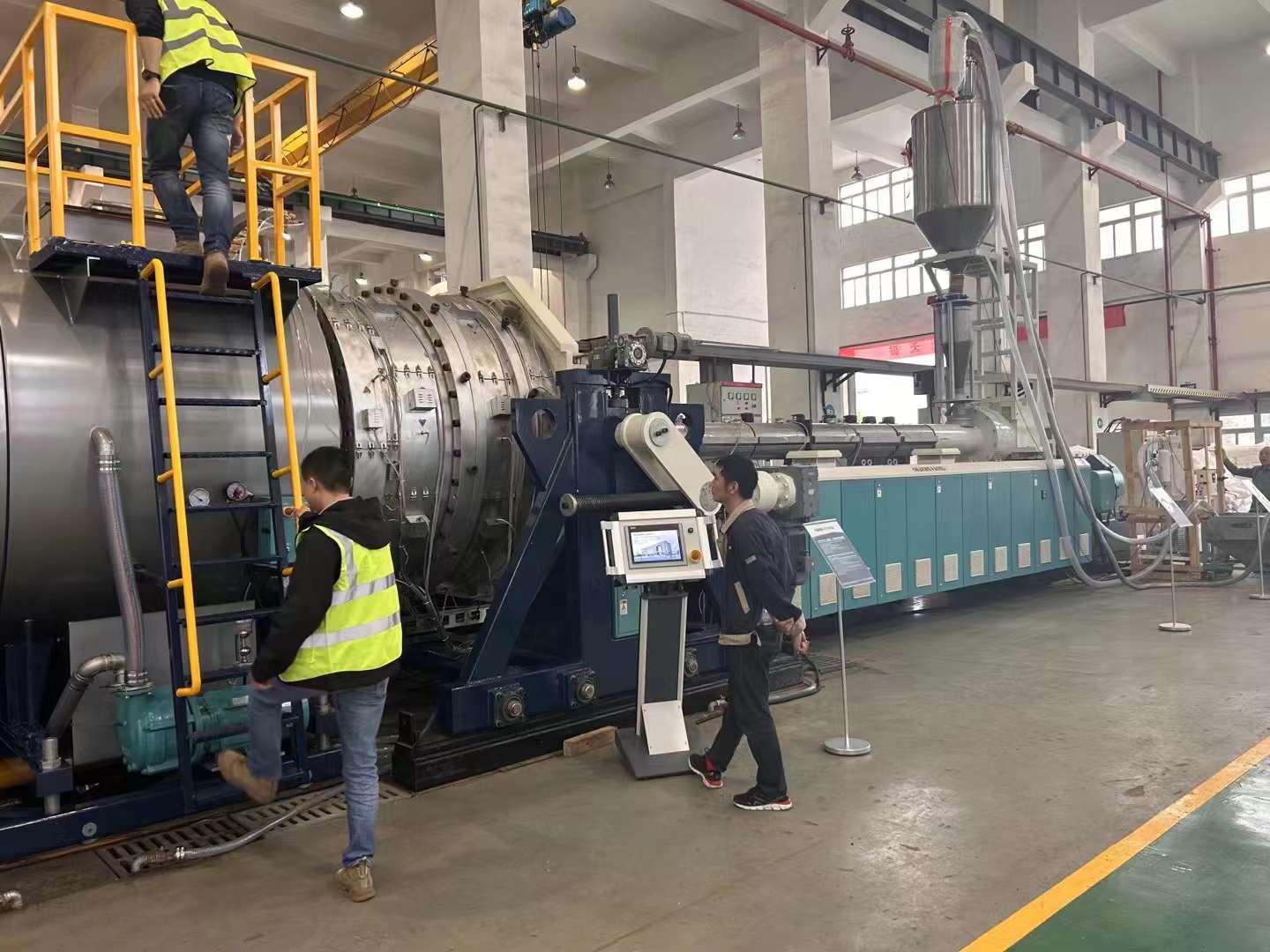 Príomhphointí le haghaidh Trealamh Tosaithe agus Teicneolaíocht Táirgthe Píopaí Corpoideachais le Trastomhas Móra Os cionn 2000mm