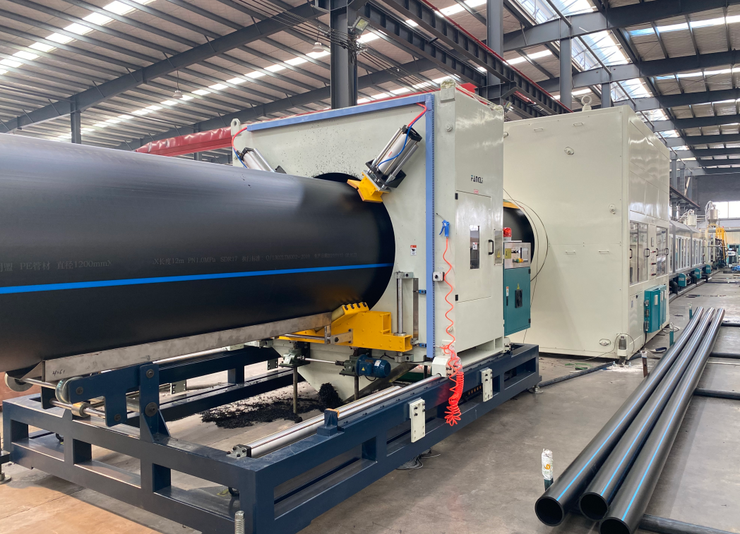 Extruder Pipe Fangli: Ag Tógáil Líne Táirgthe Píob Cobhsaí