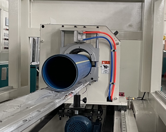 Teicneolaíocht coextrusion de threalamh píopa comh-easbhrúite trí chiseal PE